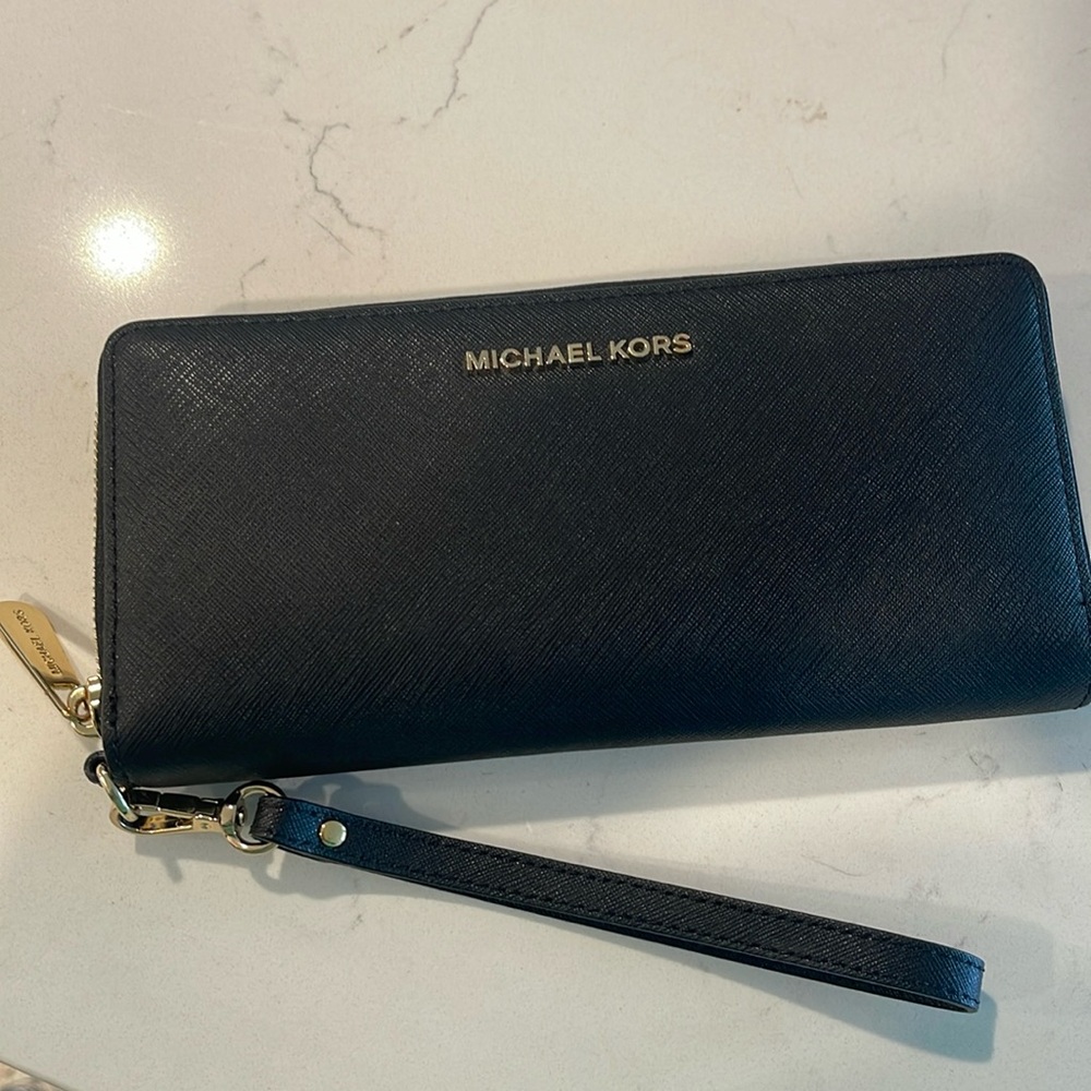 Michael Kors wristlet wallet